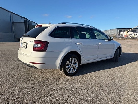 Skoda Octavia 2 of 6