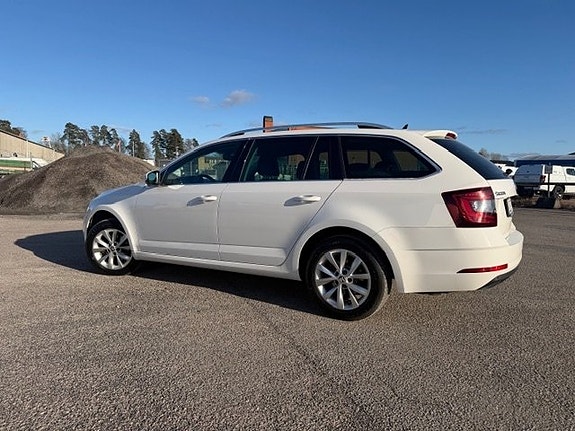 Skoda Octavia 3 of 6