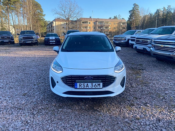 Ford Fiesta 2 of 5