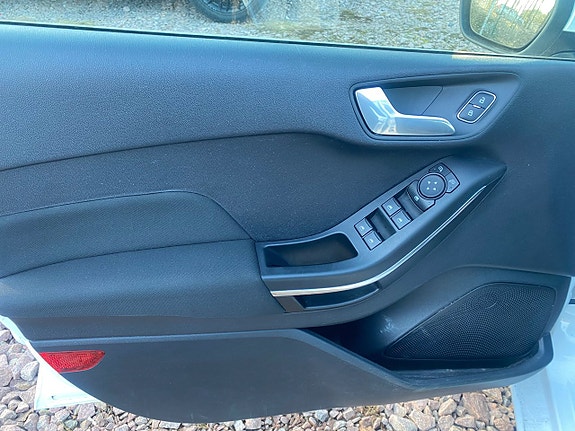 Ford Fiesta 7 of 25