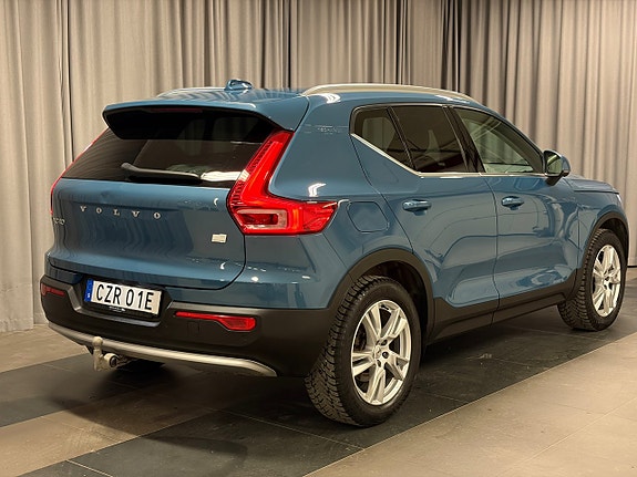 Volvo XC40 4 of 5