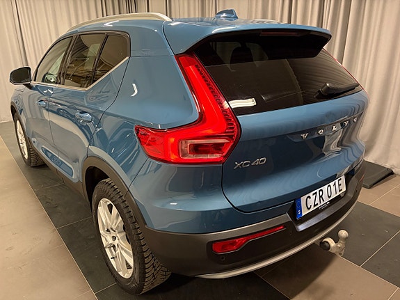 Volvo XC40 3 of 5