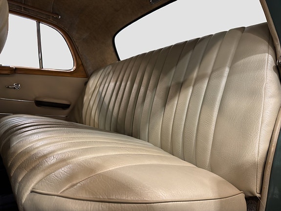 Mercedes-Benz W180 12 of 17