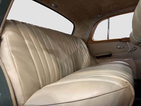 Mercedes-Benz W180 13 of 17