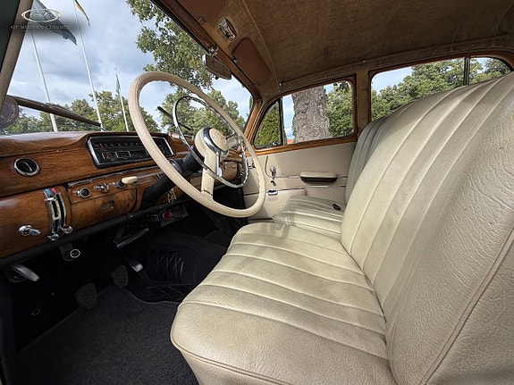 Mercedes-Benz W180 7 of 12