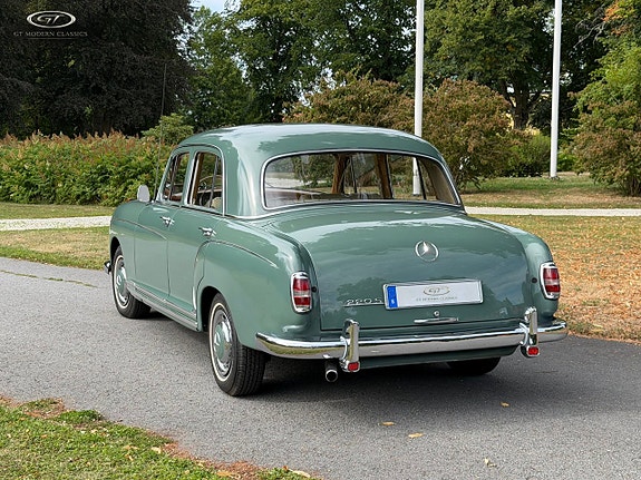 Mercedes-Benz W180 4 of 12