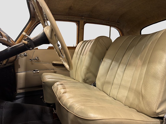 Mercedes-Benz W180 9 of 17