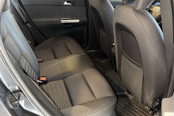 Volvo V50 8 of 9