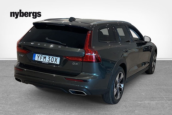 Volvo V60 Cross Country 4 of 5