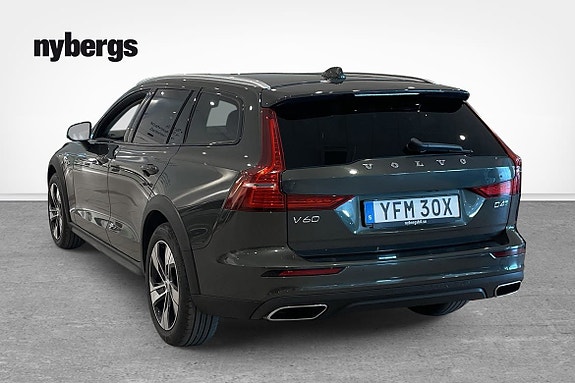 Volvo V60 Cross Country 3 of 5