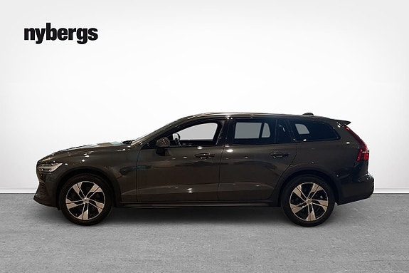 Volvo V60 Cross Country 2 of 5
