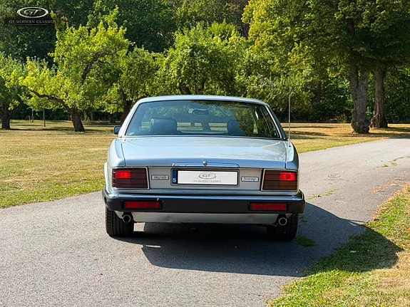 Jaguar XJ 3 of 27