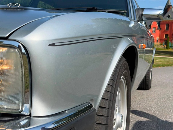 Jaguar XJ 16 of 27