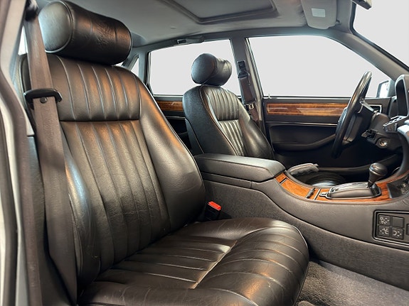 Jaguar XJ 8 of 27