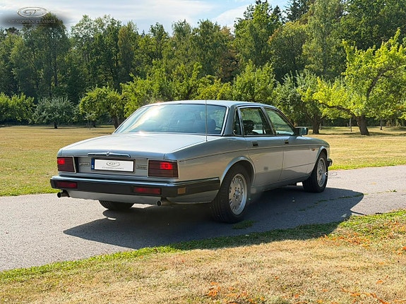 Jaguar XJ 4 of 27