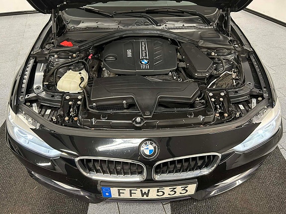 BMW 320 12 of 16