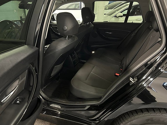 BMW 320 11 of 16