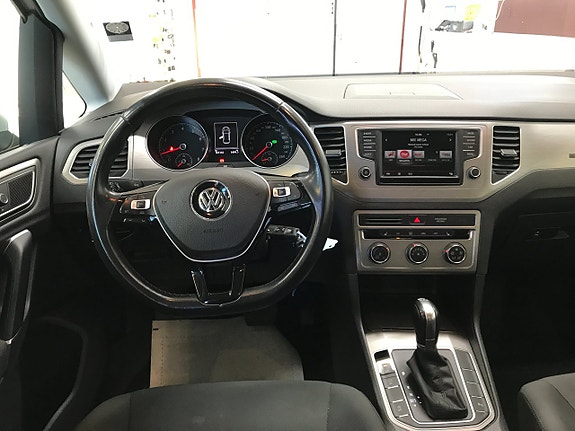 Volkswagen Golf Sportsvan 10 of 20