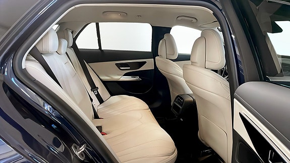 Mercedes-Benz E200 5 of 5