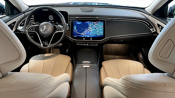 Mercedes-Benz E200 4 of 5