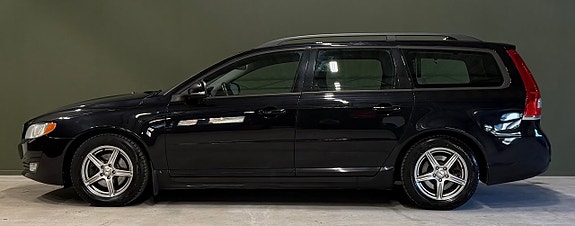 Volvo V70 2 of 5