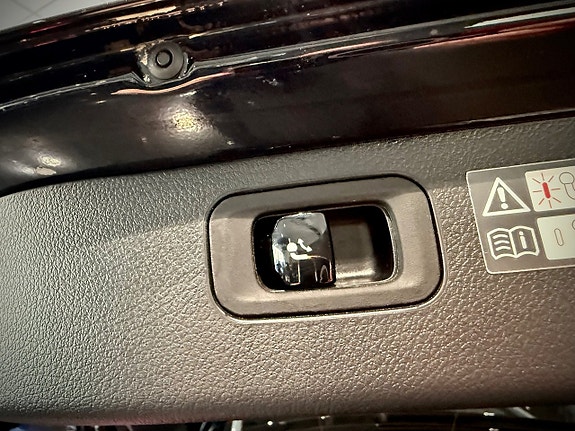 Mercedes-Benz C300 e 23 of 26