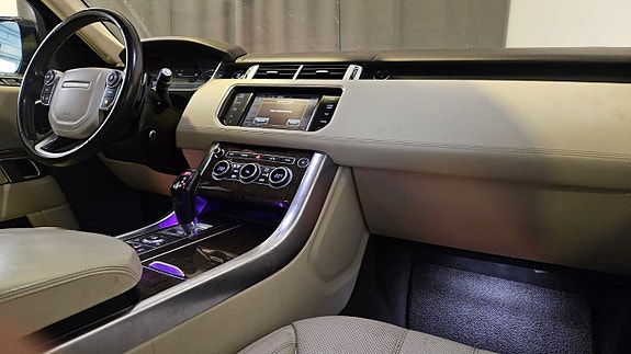 Land Rover Range Rover Sport 18 of 22
