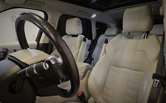 Land Rover Range Rover Sport 9 of 22