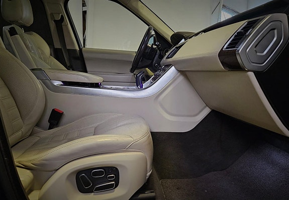 Land Rover Range Rover Sport 17 of 22