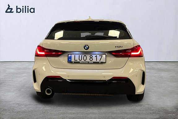 BMW 118i 4 of 5