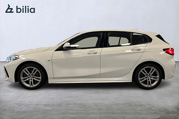 BMW 118i 3 of 5