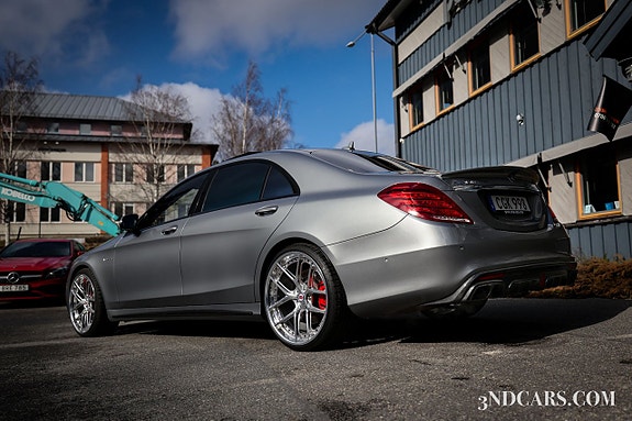 Mercedes-Benz S63 7 of 25