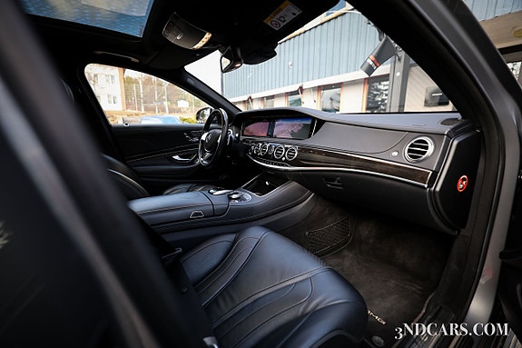 Mercedes-Benz S63 21 of 25