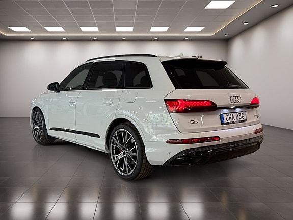 Audi Q7 3 of 5