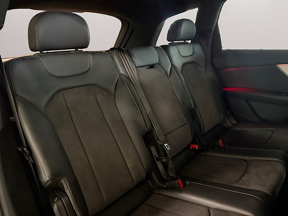 Audi Q7 9 of 30