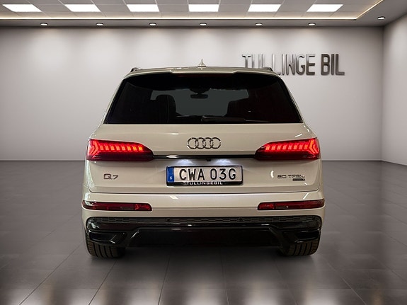 Audi Q7 4 of 5
