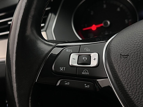 Volkswagen Passat 13 of 29
