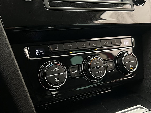 Volkswagen Passat 19 of 29