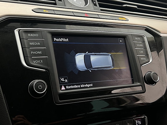 Volkswagen Passat 17 of 29