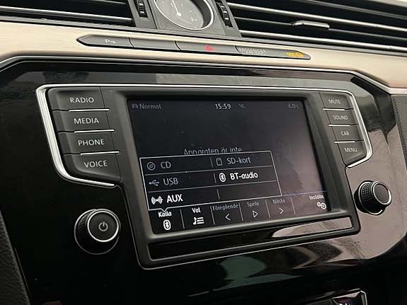 Volkswagen Passat 15 of 29