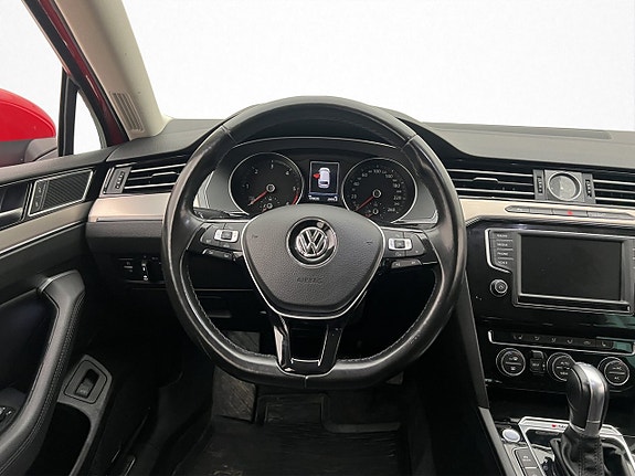 Volkswagen Passat 10 of 29