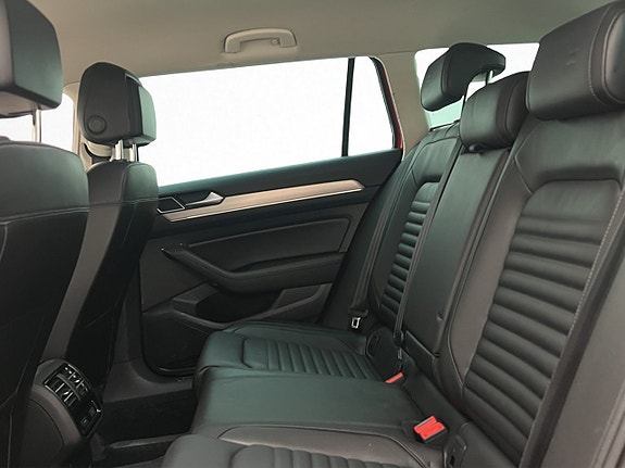 Volkswagen Passat 12 of 29