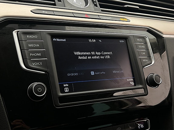 Volkswagen Passat 16 of 29