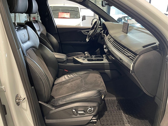 Audi SQ7 22 of 28