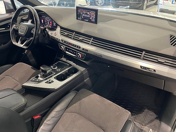Audi SQ7 23 of 28
