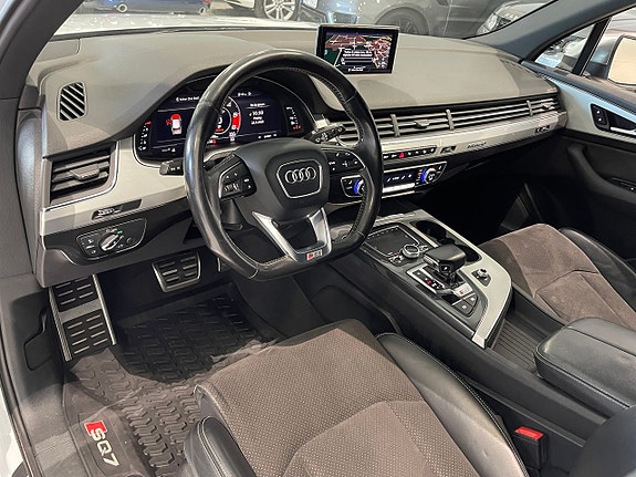Audi SQ7 8 of 28