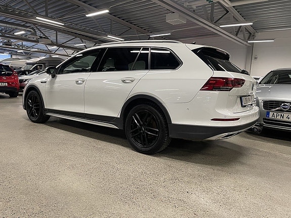 Volkswagen Golf Alltrack 3 of 5