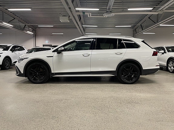 Volkswagen Golf Alltrack 2 of 5