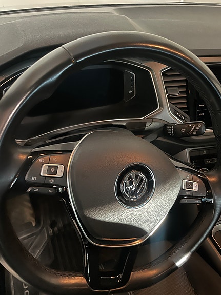 Volkswagen T-Roc 4 of 6