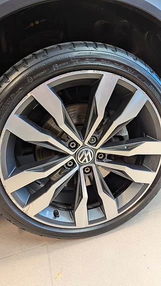 Volkswagen T-Roc 2 of 6